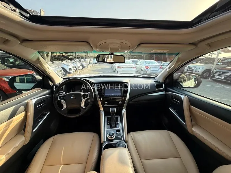 Mitsubishi Montero Sport 2022 for Sale in Sharjah Image-5