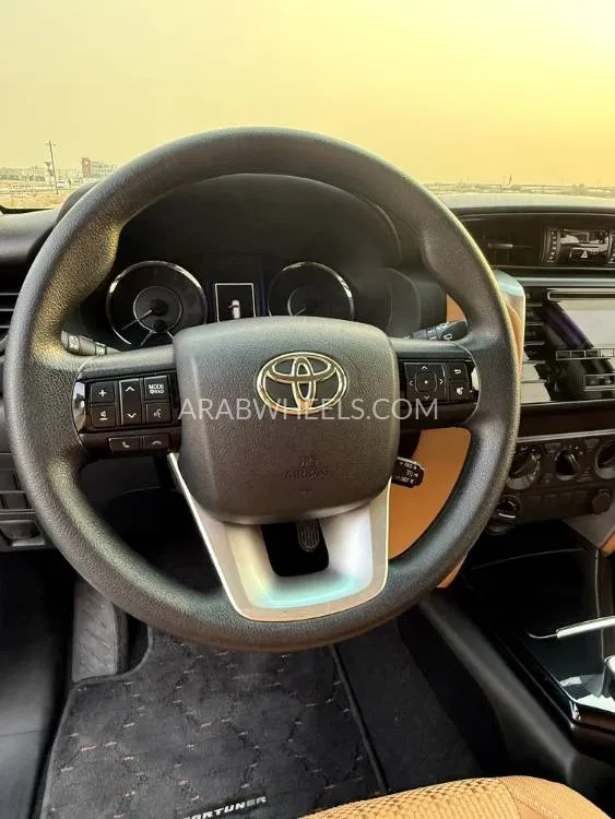 Toyota Fortuner 2020 for Sale in Sharjah Image-3