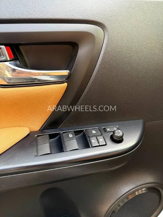 Toyota Fortuner 2020 for Sale in Sharjah Image-7