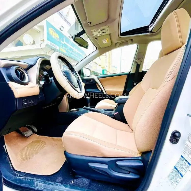 Toyota Rav4 2015 for Sale in Fujairah Image-2
