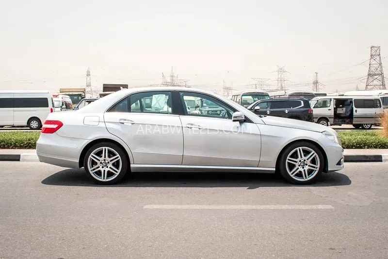 Mercedes Benz E Class 2009 for Sale in Dubai Image-4