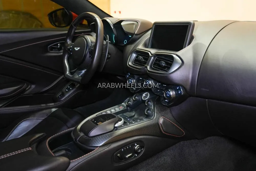 Aston Martin Vantage 2022 for Sale in Dubai Image-8