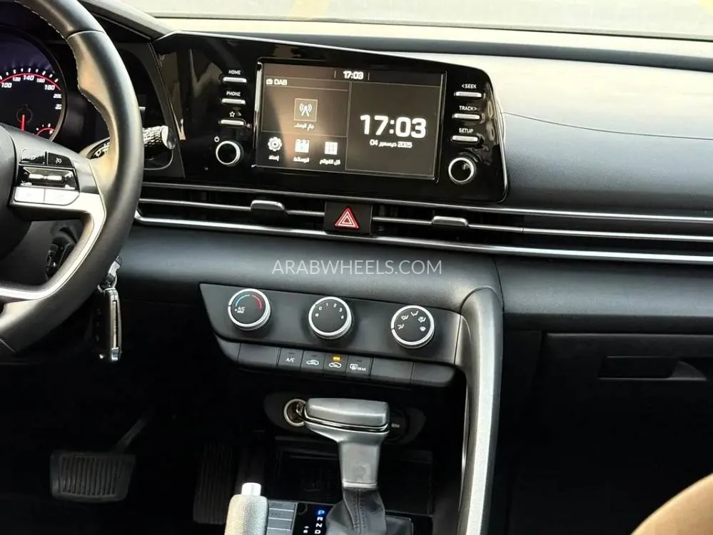 Hyundai Elantra 2021 for Sale in Sharjah Image-14