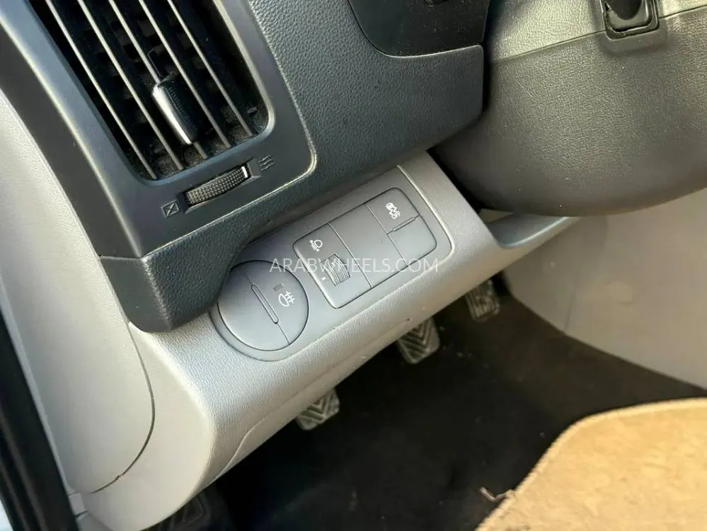 Hyundai H1 2021 for Sale in Sharjah Image-2