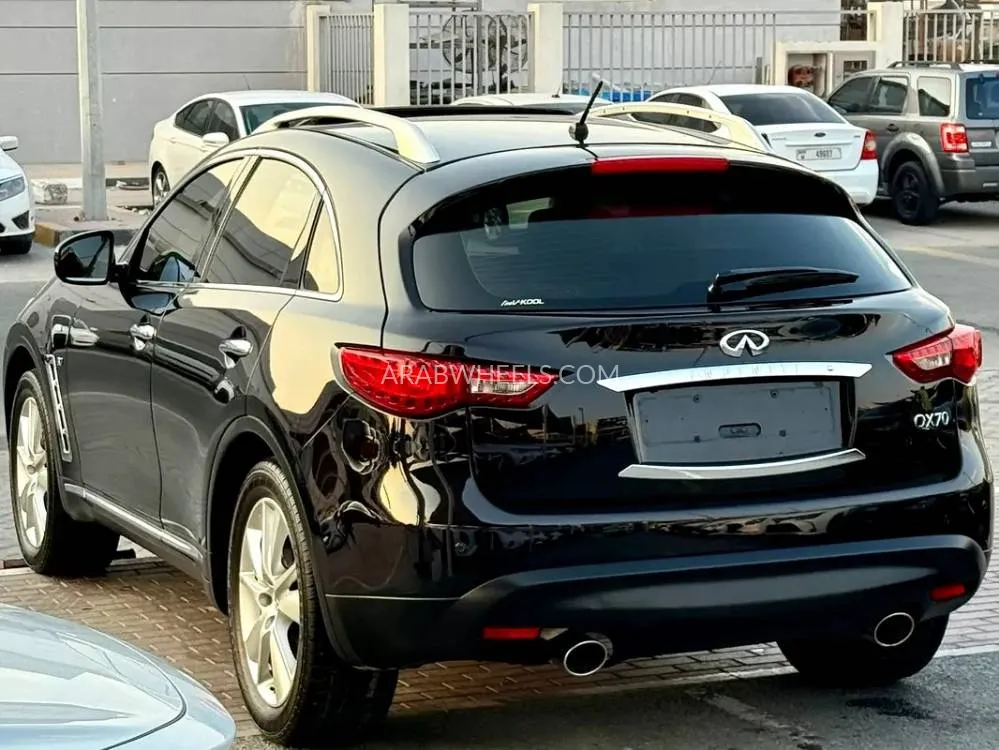 إنفينيتي QX70 2018 for Sale in الشارقة Image-2