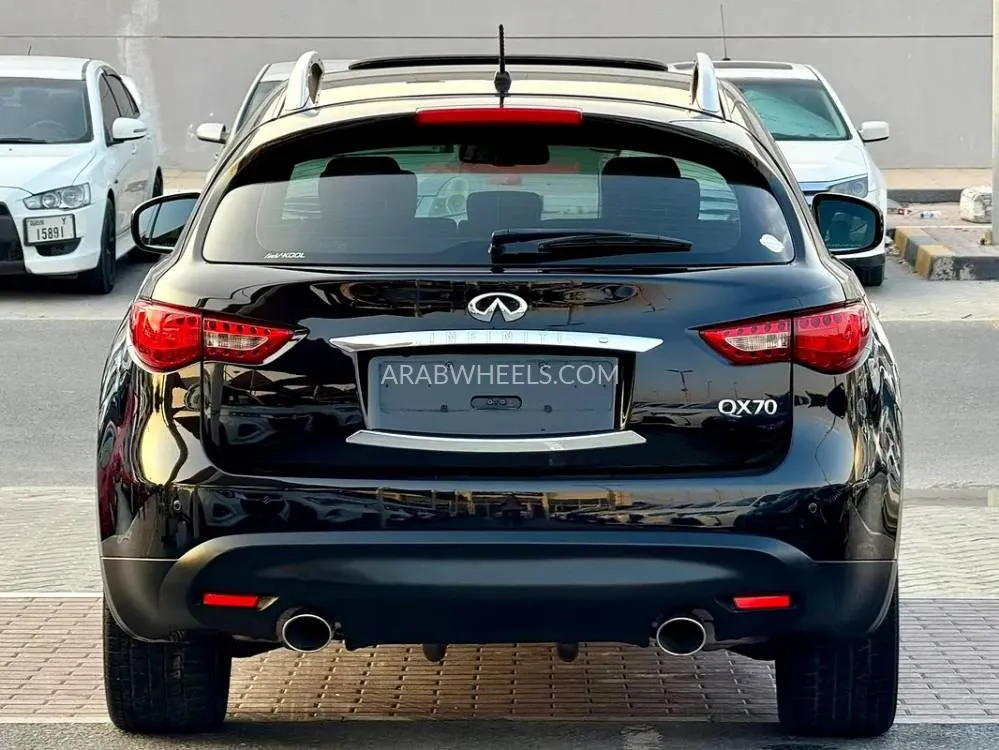 إنفينيتي QX70 2018 for Sale in الشارقة Image-3
