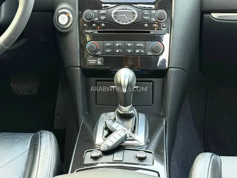 إنفينيتي QX70 2018 for Sale in الشارقة Image-12