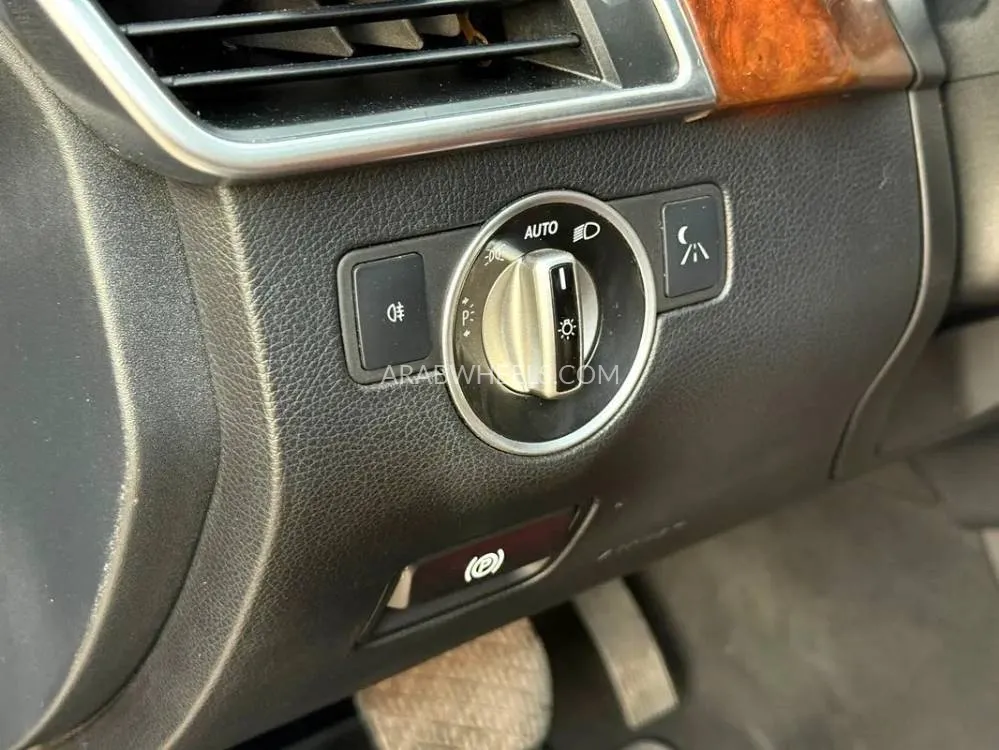 Mercedes Benz GL Class 2015 for Sale in Sharjah Image-2