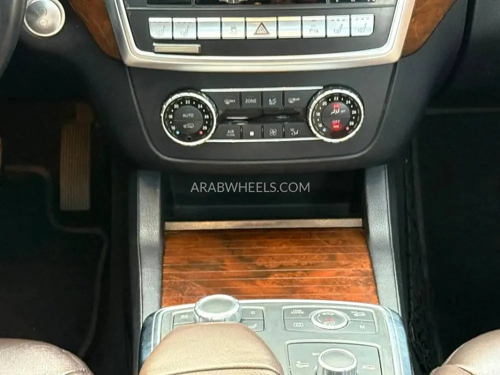 Mercedes Benz GL Class 2015 for Sale in Sharjah Image-16