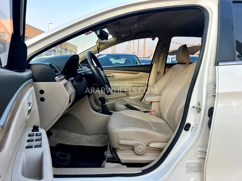 Suzuki Ciaz 2023 for Sale in Sharjah Image-7