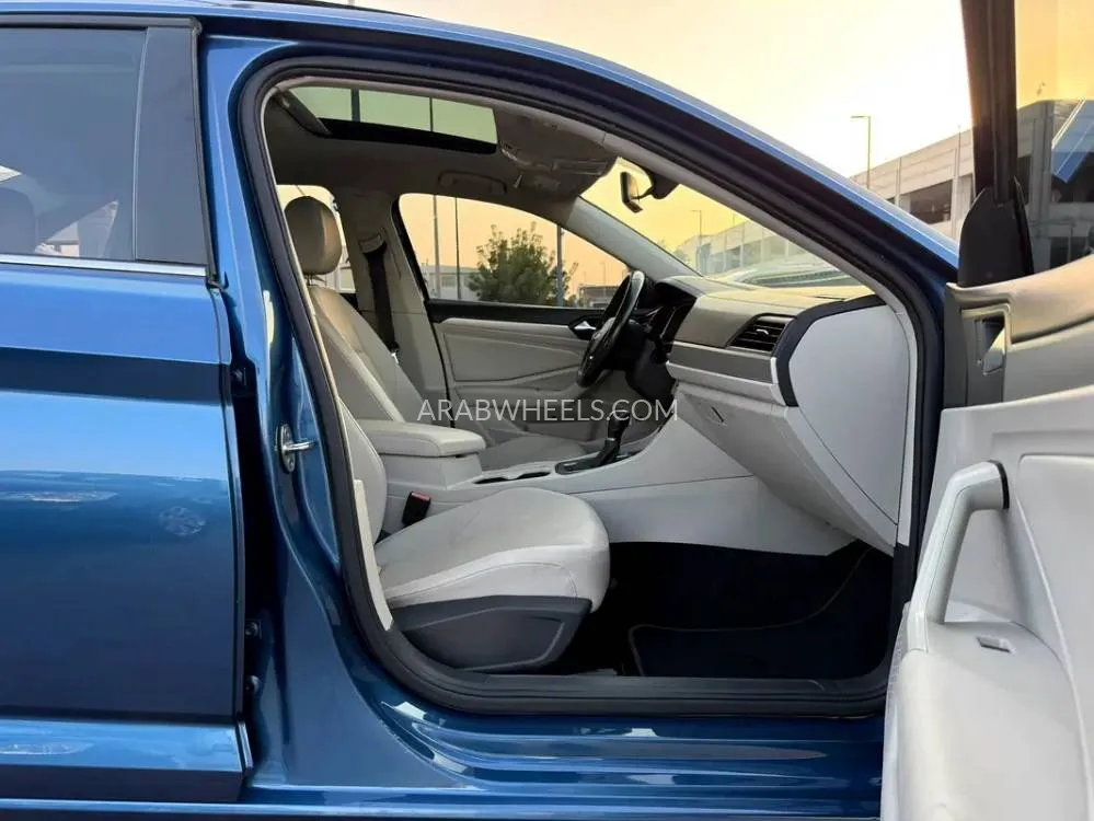 Volkswagen Jetta 2019 for Sale in Sharjah Image-6