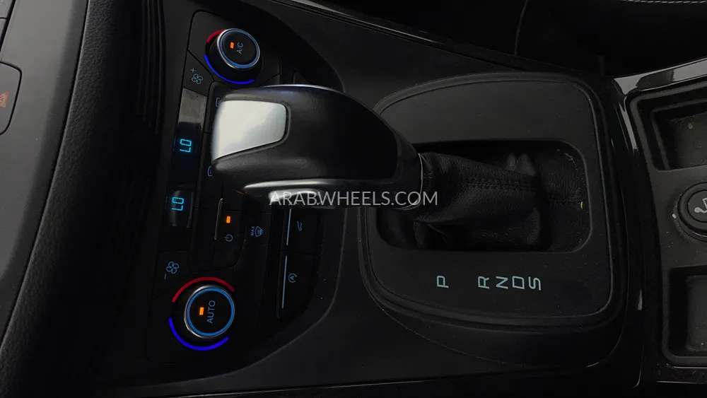 Ford Escape 2019 for Sale in Dubai Image-18