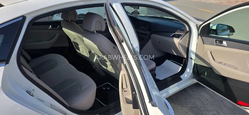 Hyundai Sonata 2017 for Sale in Ajman Image-9