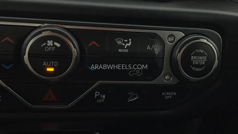 جيب رانجلر 2019 for Sale in دبي Image-34