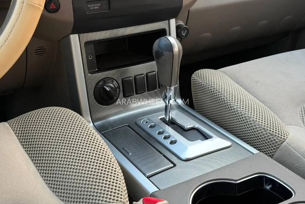 Nissan Pathfinder 2010 for Sale in Dubai Image-10