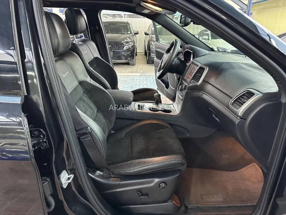 Jeep Cherokee 2014 for Sale in Ajman Image-10