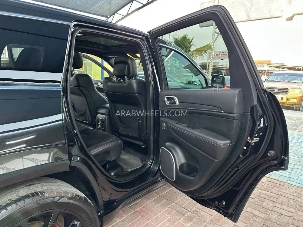 Jeep Cherokee 2014 for Sale in Ajman Image-12