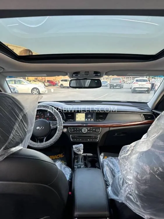 Kia Cadenza 2017 for Sale in Ajman Image-3