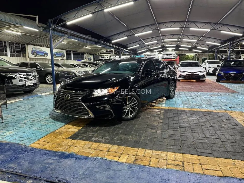 Lexus ES 2018 for Sale in Ajman Image-7