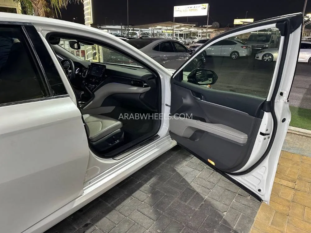 Toyota Camry 2023 for Sale in Ajman Image-16
