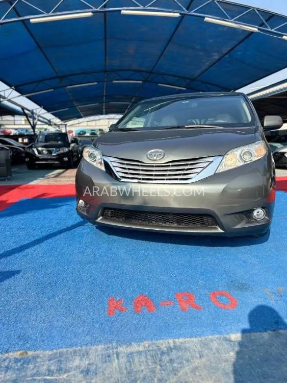 Toyota Sienna 2013 for Sale in Ajman Image-8