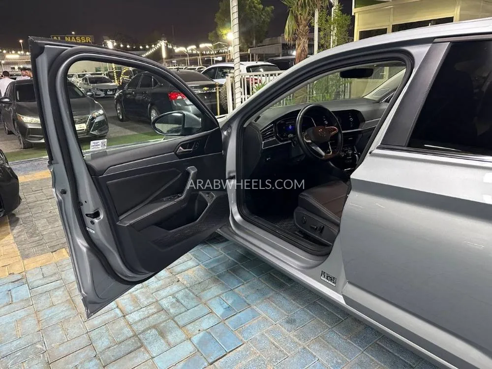 Volkswagen Jetta 2023 for Sale in Ajman Image-7