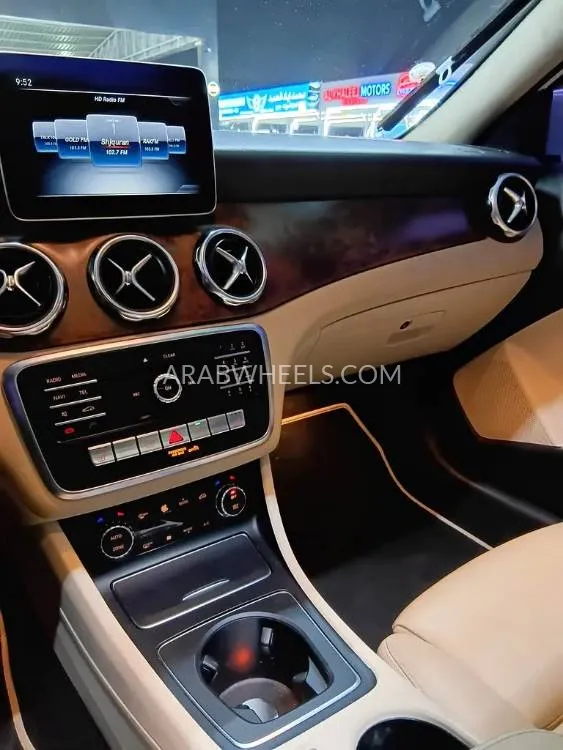 Mercedes Benz GLA 2019 for Sale in Ajman Image-5