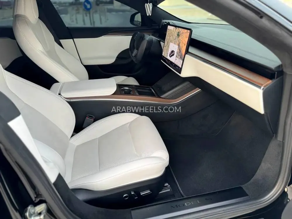 Tesla Model S 2023 for Sale in Sharjah Image-5