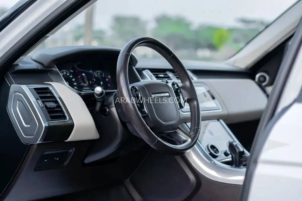 Land Rover Range Rover 2018 for Sale in Dubai Image-4