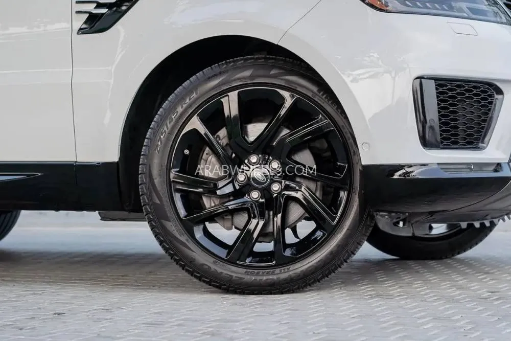 Land Rover Range Rover 2018 for Sale in Dubai Image-7