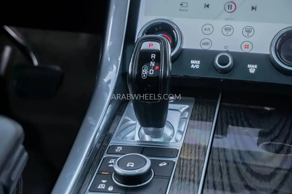 Land Rover Range Rover 2018 for Sale in Dubai Image-10