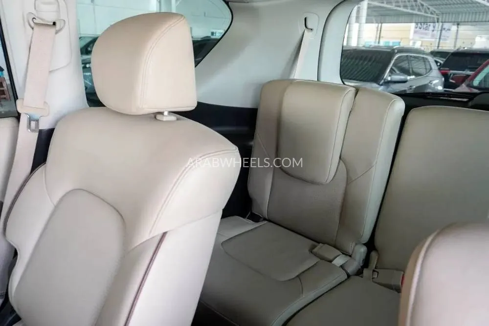Nissan Armada 2018 for Sale in Dubai Image-11