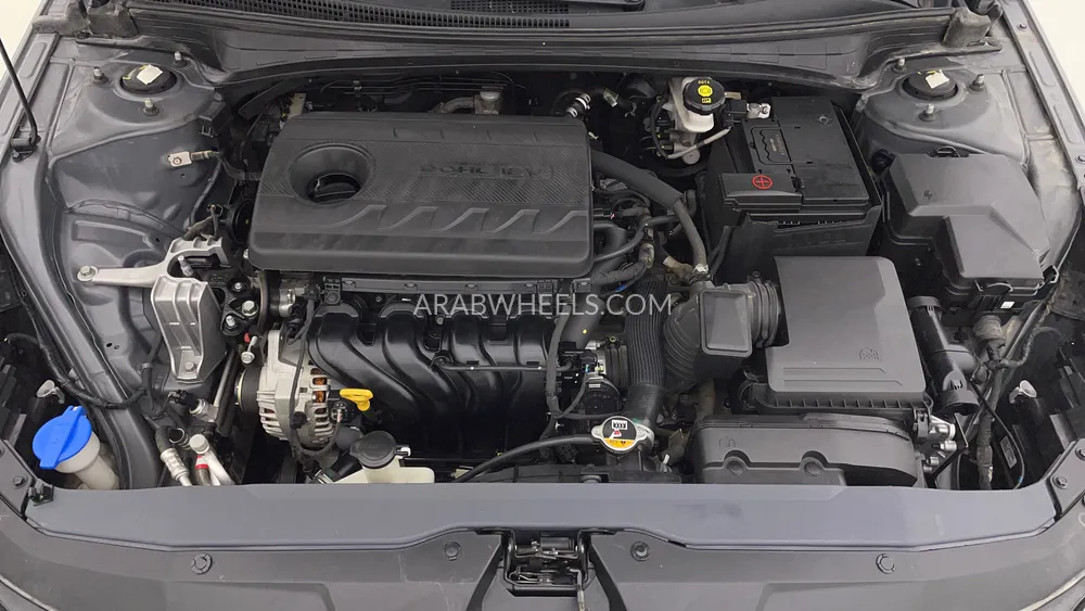 Hyundai Elantra 2023 for Sale in Dubai Image-9