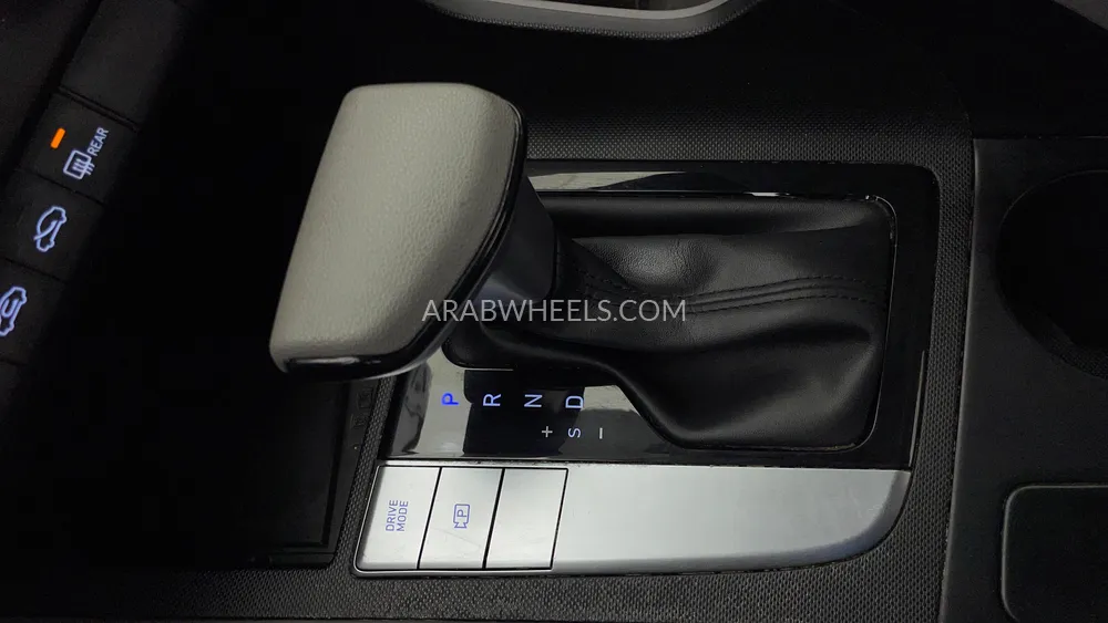 Hyundai Elantra 2023 for Sale in Dubai Image-18