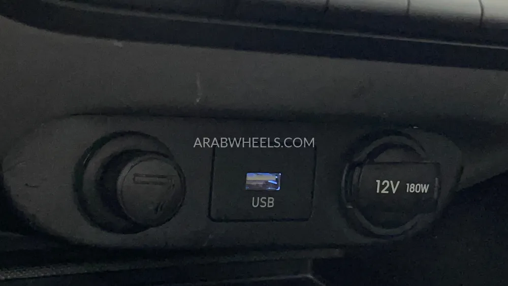 Hyundai Elantra 2023 for Sale in Dubai Image-40