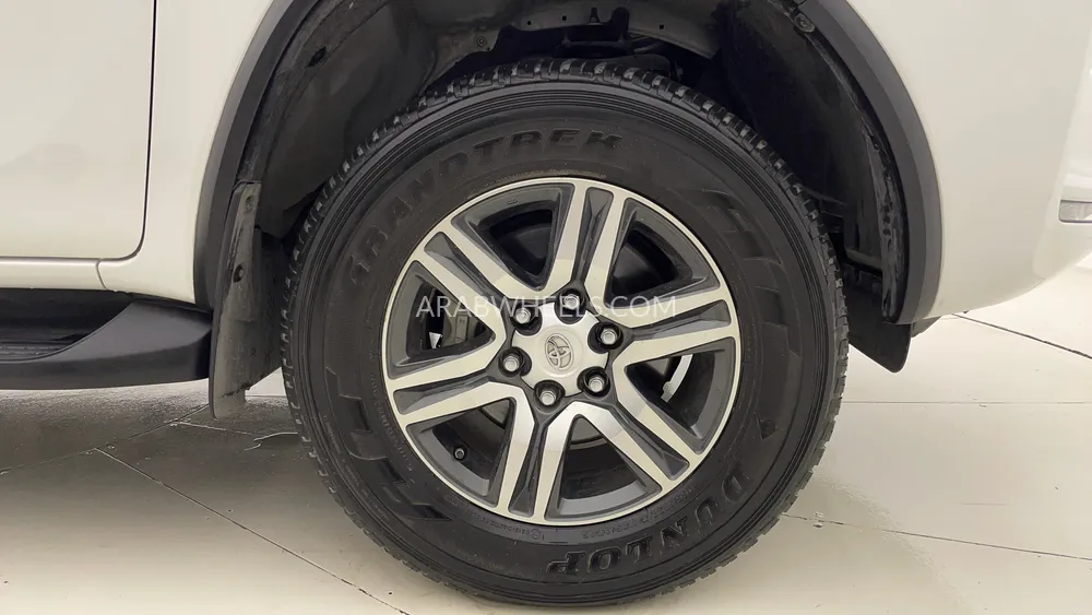 Toyota Fortuner 2023 for Sale in Dubai Image-10