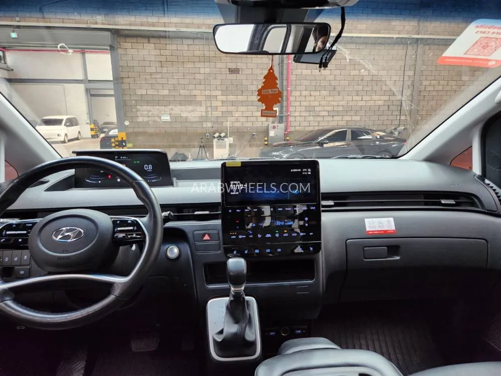 Hyundai Staria 2022 for Sale in Dubai Image-5