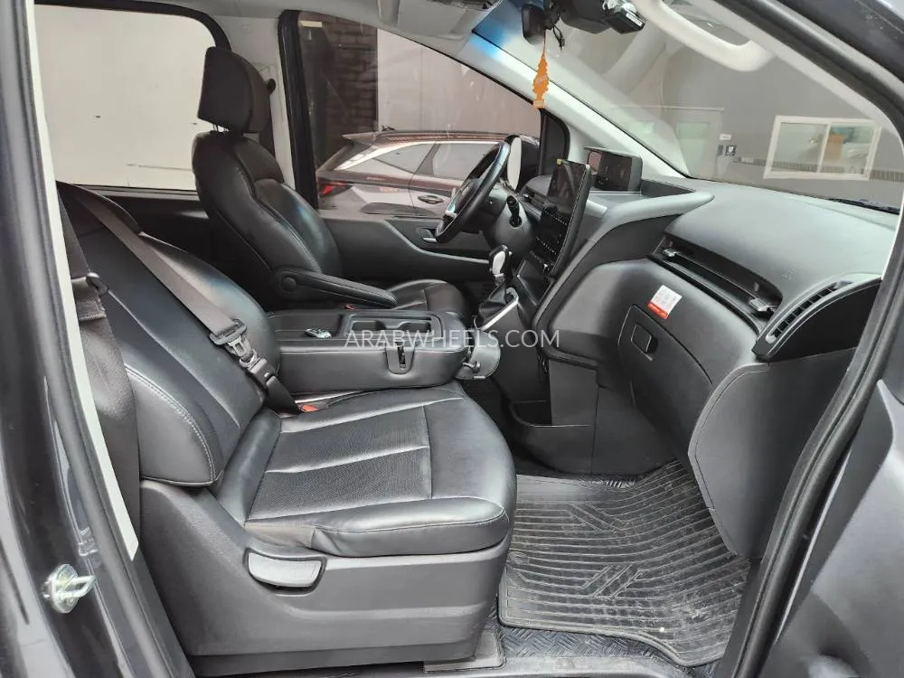 Hyundai Staria 2022 for Sale in Dubai Image-10