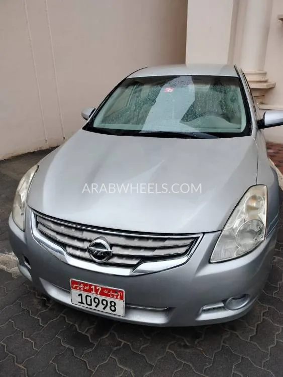 Nissan Altima 2010 for Sale in Al Ain Image-4