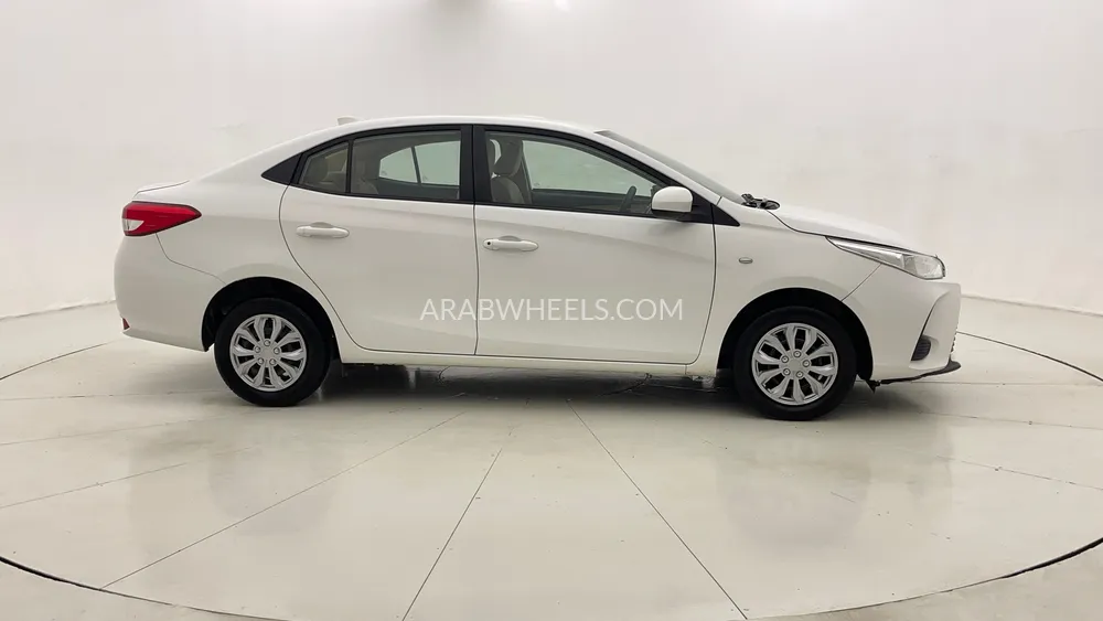 Toyota Yaris 2022 for Sale in Dubai Image-2