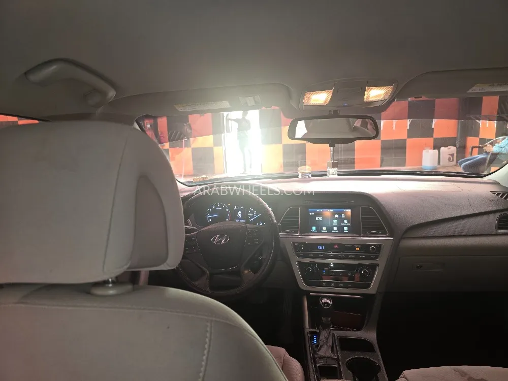 Hyundai Sonata 2016 for Sale in Sharjah Image-2