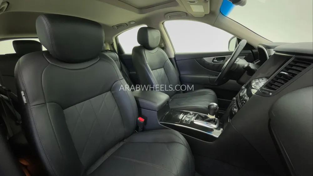 Infiniti QX70 2018 for Sale in Dubai Image-28