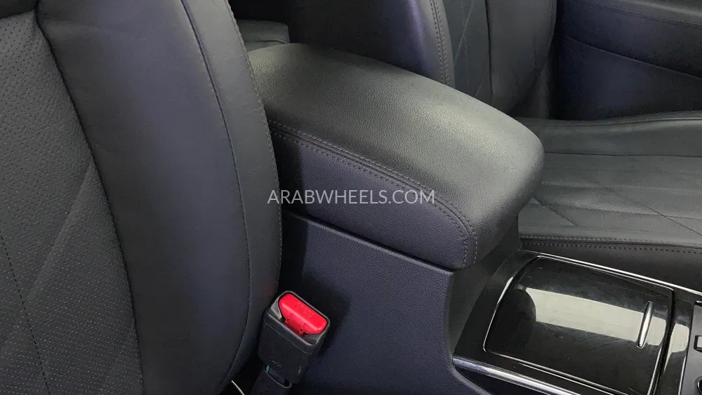 Infiniti QX70 2018 for Sale in Dubai Image-40