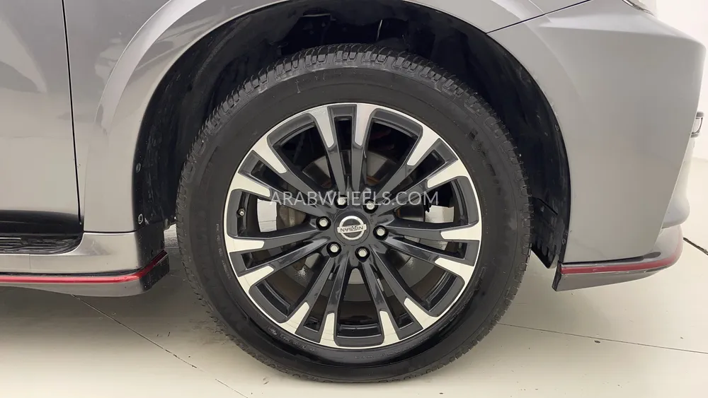 Nissan Patrol 2018 for Sale in Dubai Image-10