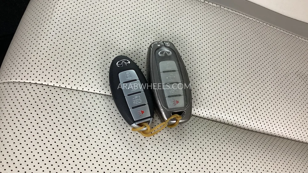 Infiniti Q60 2018 for Sale in Sharjah Image-18