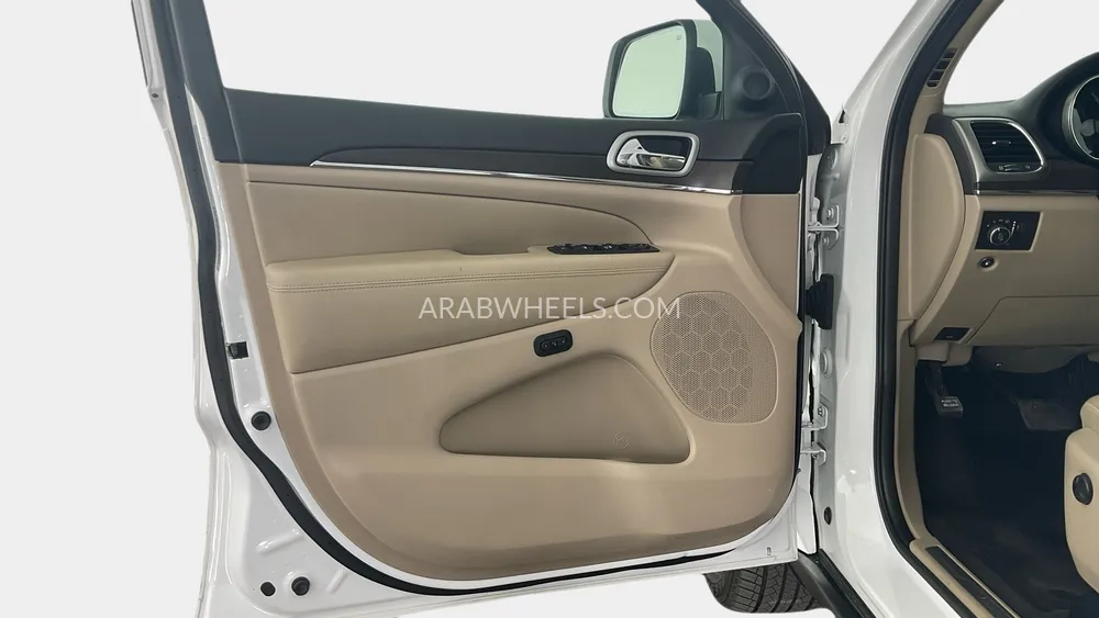 Jeep Grand Cherokee 2018 for Sale in Sharjah Image-18