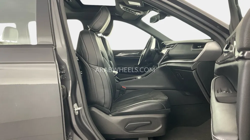 Jeep Grand Cherokee 2022 for Sale in Dubai Image-12