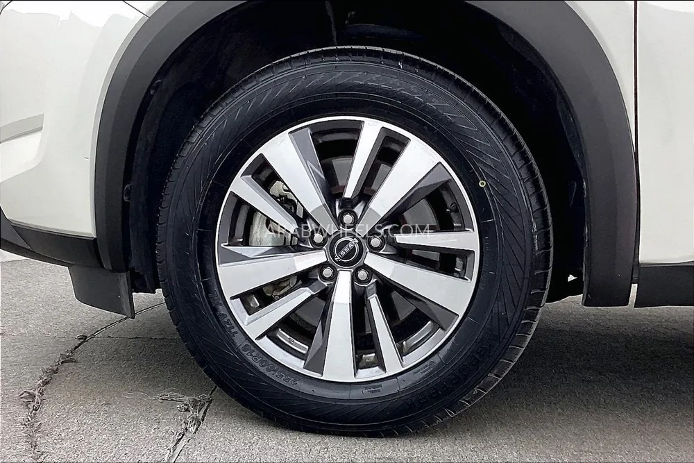 Nissan Pathfinder 2023 for Sale in Dubai Image-9