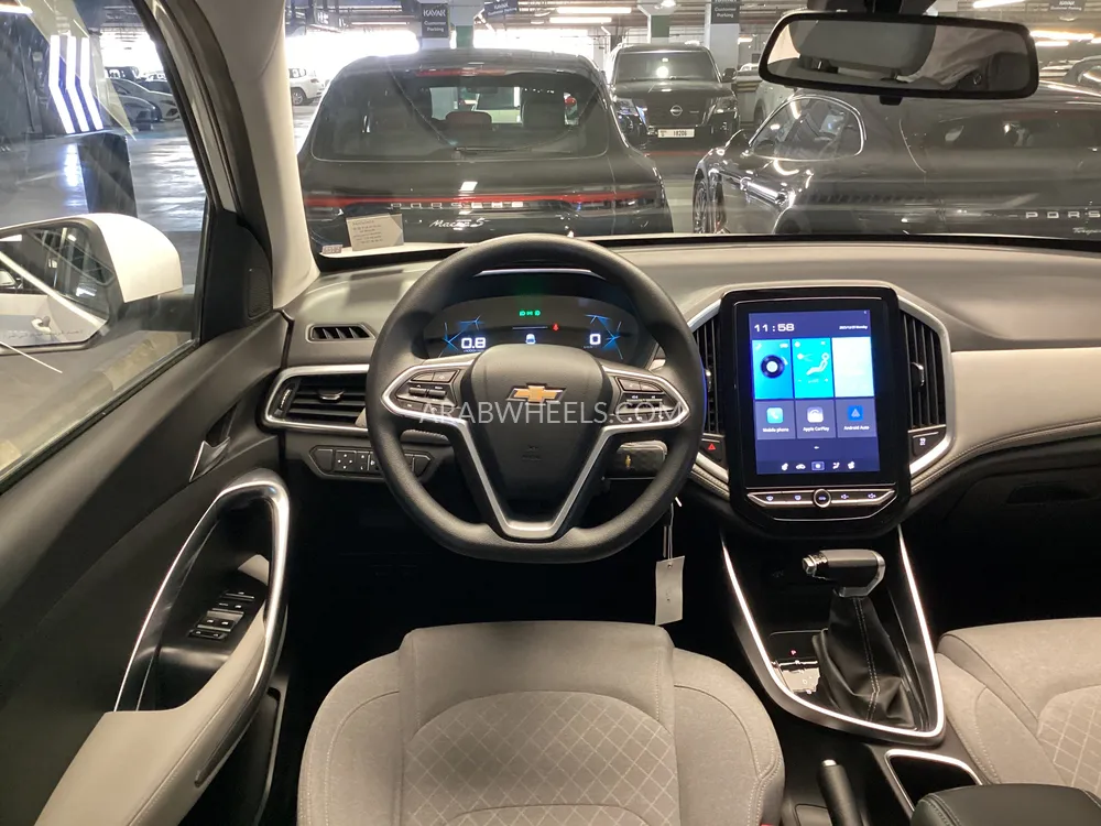 Chevrolet Captiva 2024 for Sale in Sharjah Image-11