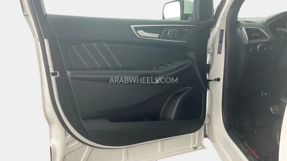 Ford Edge 2023 for Sale in Sharjah Image-18